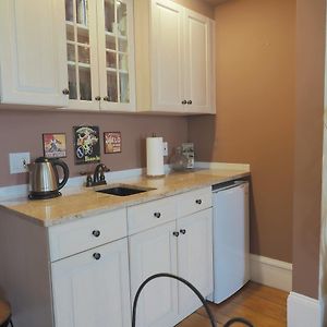 Deluxe Queen Suite